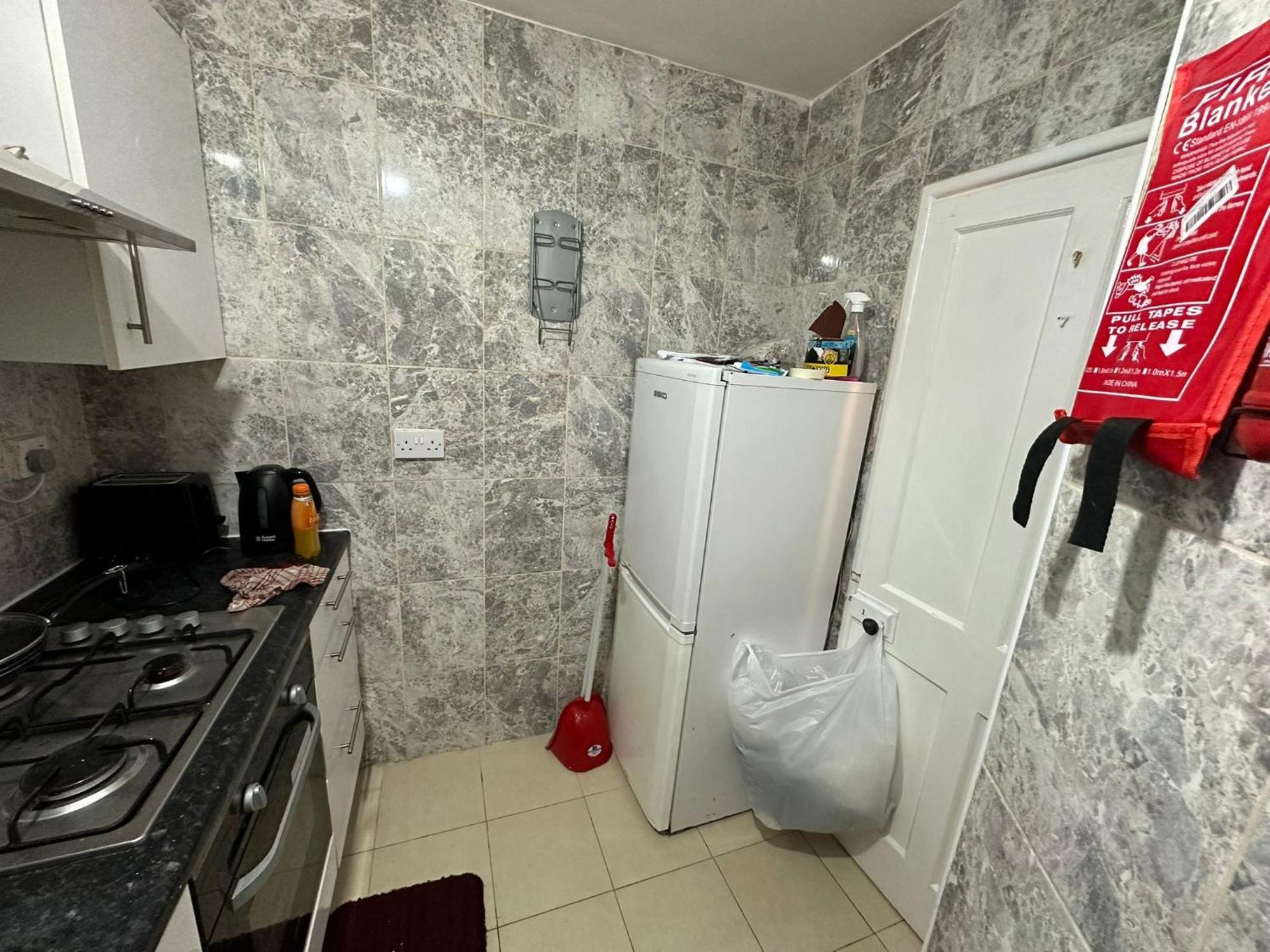 Apartamento Beautiful Private Double In A Shared 3-bedroom Minutes Walk From Bethnal Londres